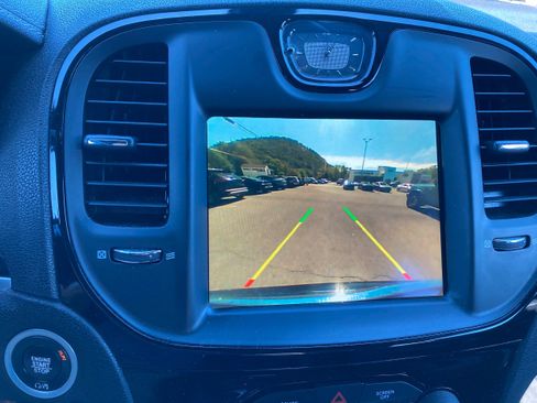 Used 2018 Chrysler 300 S image 17