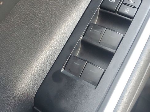 Used 2021 Toyota Highlander XLE image 34