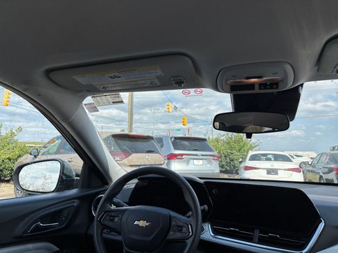 Used 2025 Chevrolet Trax LT image 33