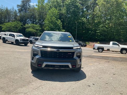 Used 2025 Chevrolet Traverse Z71 w/ Enhanced Driving Package AWD/4WD image 2