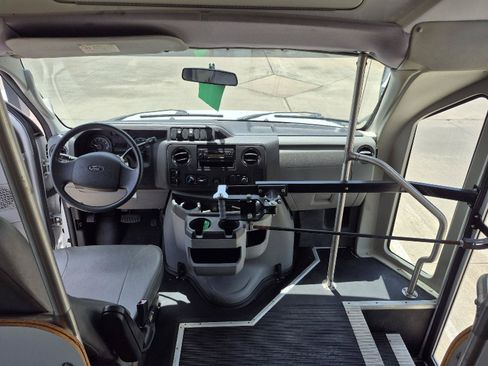 Used 2011 Ford E-350 and Econoline 350 Super Duty w/ Shuttle Bus Prep Pkg RWD image 3