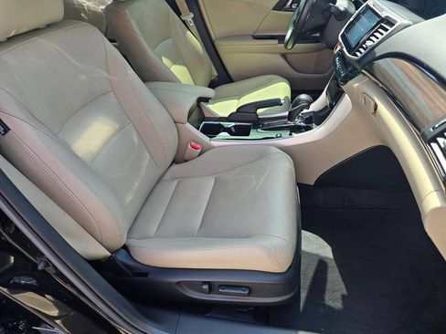 Used 2017 Honda Accord Touring image 21