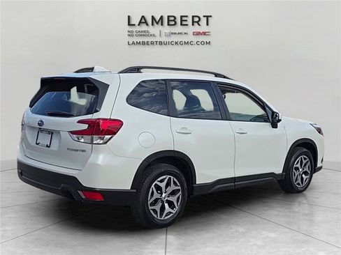 Used 2023 Subaru Forester Premium image 5