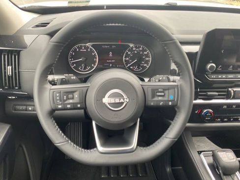 New 2025 Nissan Pathfinder SL w/ Black Appearance Package image 14