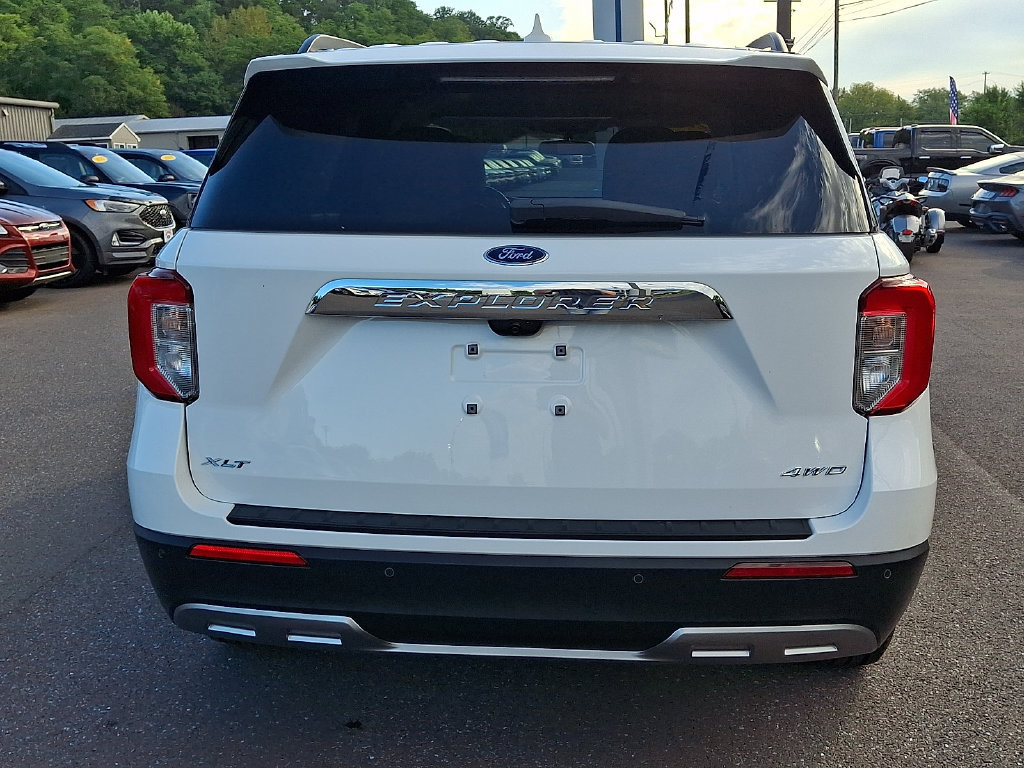 Certified 2023 Ford Explorer XLT w/ Equipment Group 202A AWD/4WD image 9