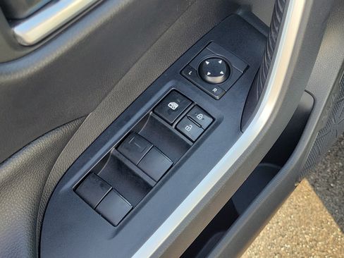 Used 2019 Toyota RAV4 XLE FWD image 14