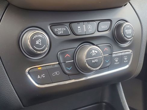 Used 2016 Jeep Cherokee Limited AWD/4WD image 26
