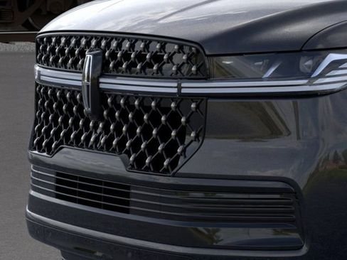 New 2026 Lincoln Navigator L Black Label AWD/4WD image 17