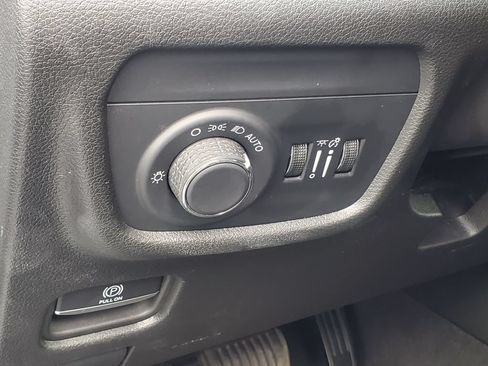 Used 2024 Jeep Grand Cherokee Altitude AWD/4WD image 9