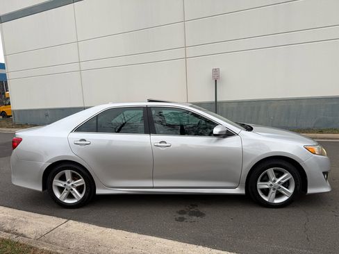 Used 2012 Toyota Camry SE image 7