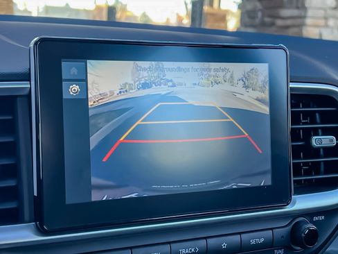 Certified 2025 Hyundai Venue SEL image 26