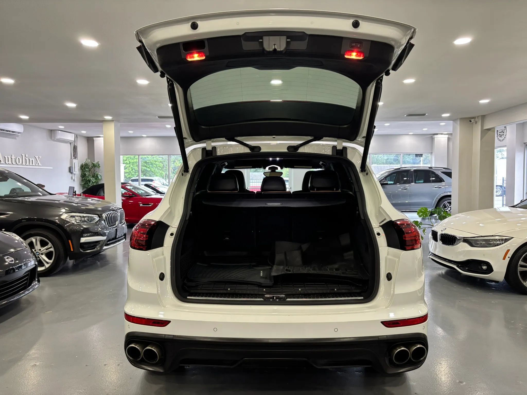 Used 2017 Porsche Cayenne S w/ Premium Package AWD/4WD image 46