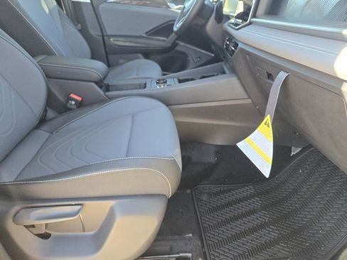 New 2026 Volkswagen Tiguan SE image 11