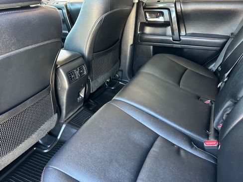 Used 2022 Toyota 4Runner TRD Off-Road Premium AWD/4WD image 11