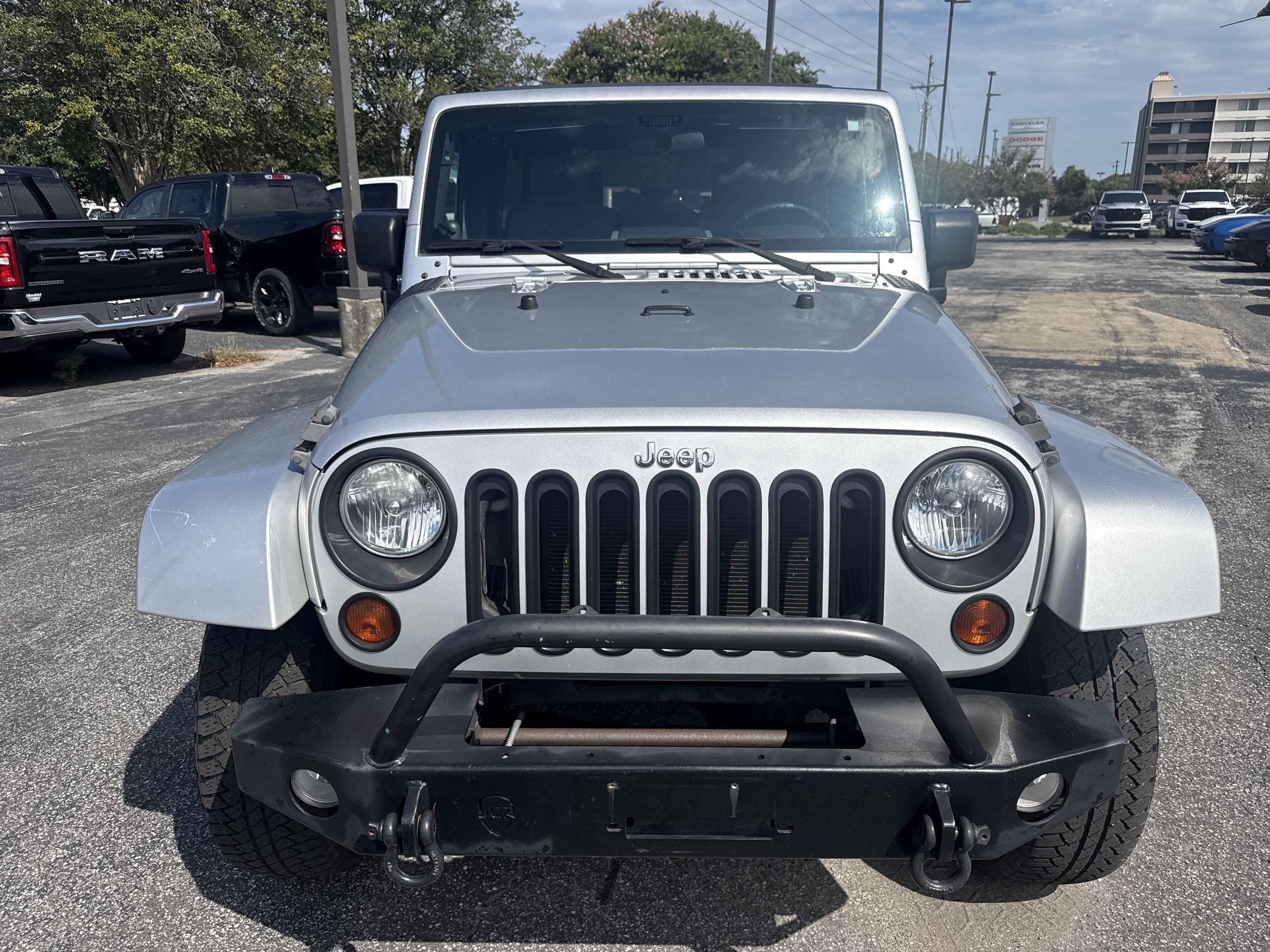 Used 2010 Jeep Wrangler Unlimited Sahara w/ Dual Top Group AWD/4WD image 3