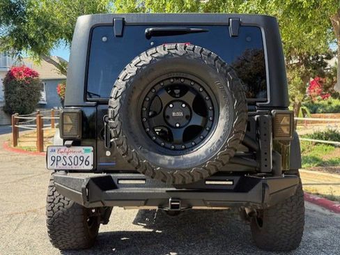 Used 2012 Jeep Wrangler Unlimited Rubicon w/ Connectivity Group AWD/4WD image 6