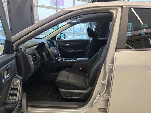 Used 2024 Nissan Rogue SV AWD/4WD image 13