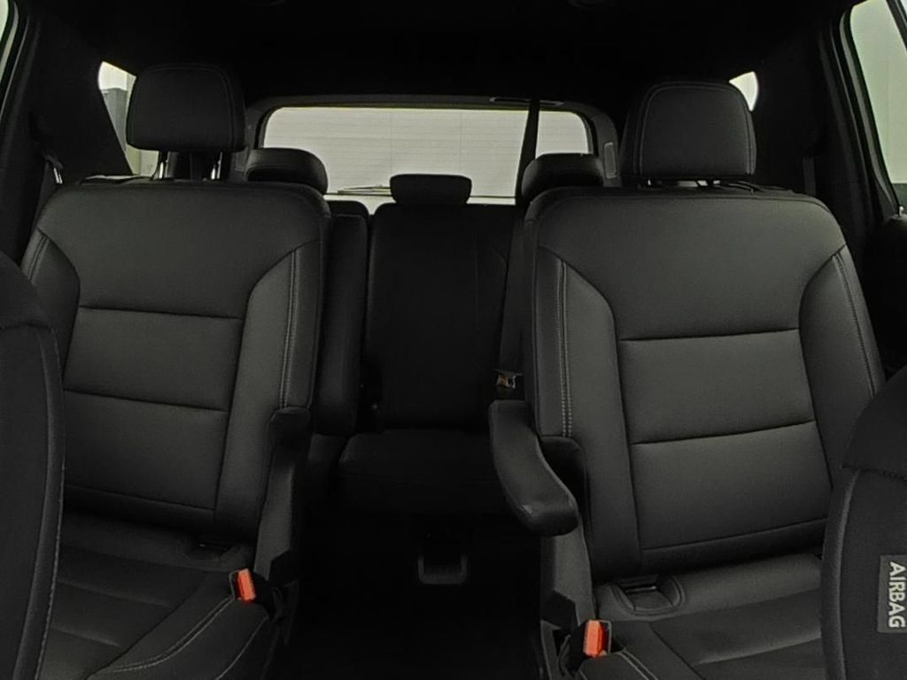 Certified 2025 Chevrolet Traverse LT AWD/4WD image 10