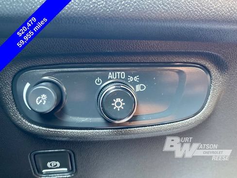 Used 2024 GMC Terrain SLE FWD image 32