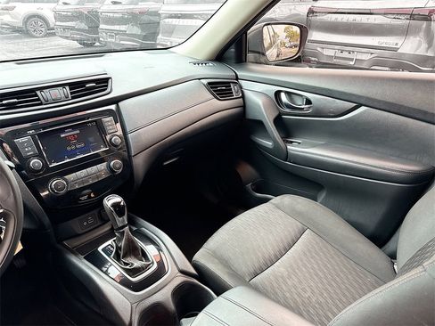 Used 2018 Nissan Rogue S image 22