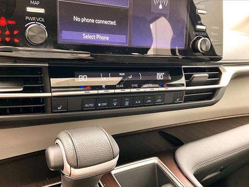 Certified 2024 Toyota Sienna XLE image 15