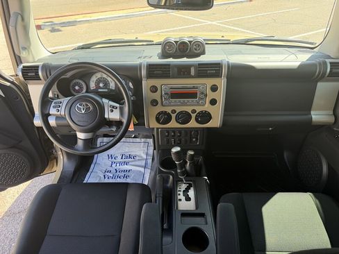 Used 2014 Toyota FJ Cruiser 4WD w/ Upgrade Package image 32