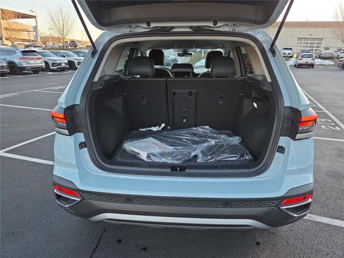 New 2026 Volkswagen Taos SE image 5