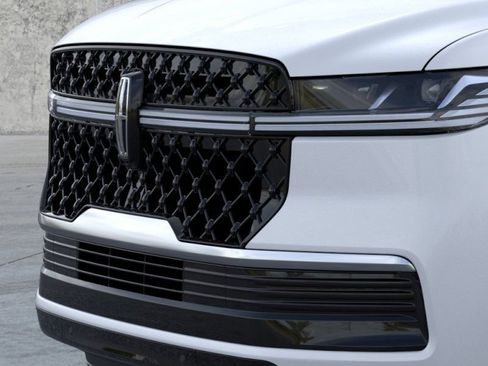 New 2026 Lincoln Navigator Reserve w/ Jet Appearance Package AWD/4WD image 17