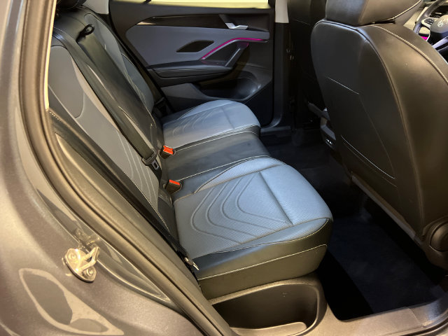 Certified 2025 Volkswagen Tiguan SE FWD image 13