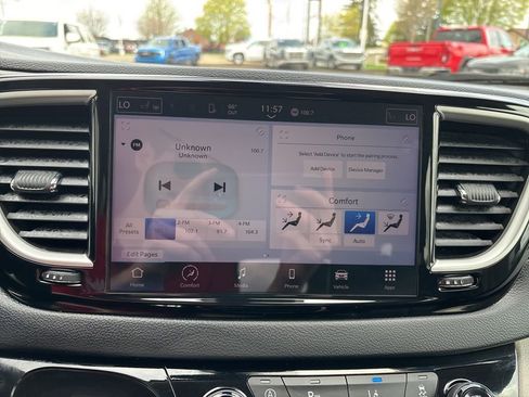 Used 2023 Chrysler Pacifica Touring-L FWD image 29