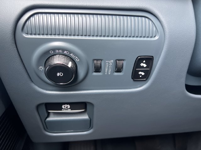 Used 2023 Jeep Grand Wagoneer Series II AWD/4WD image 39