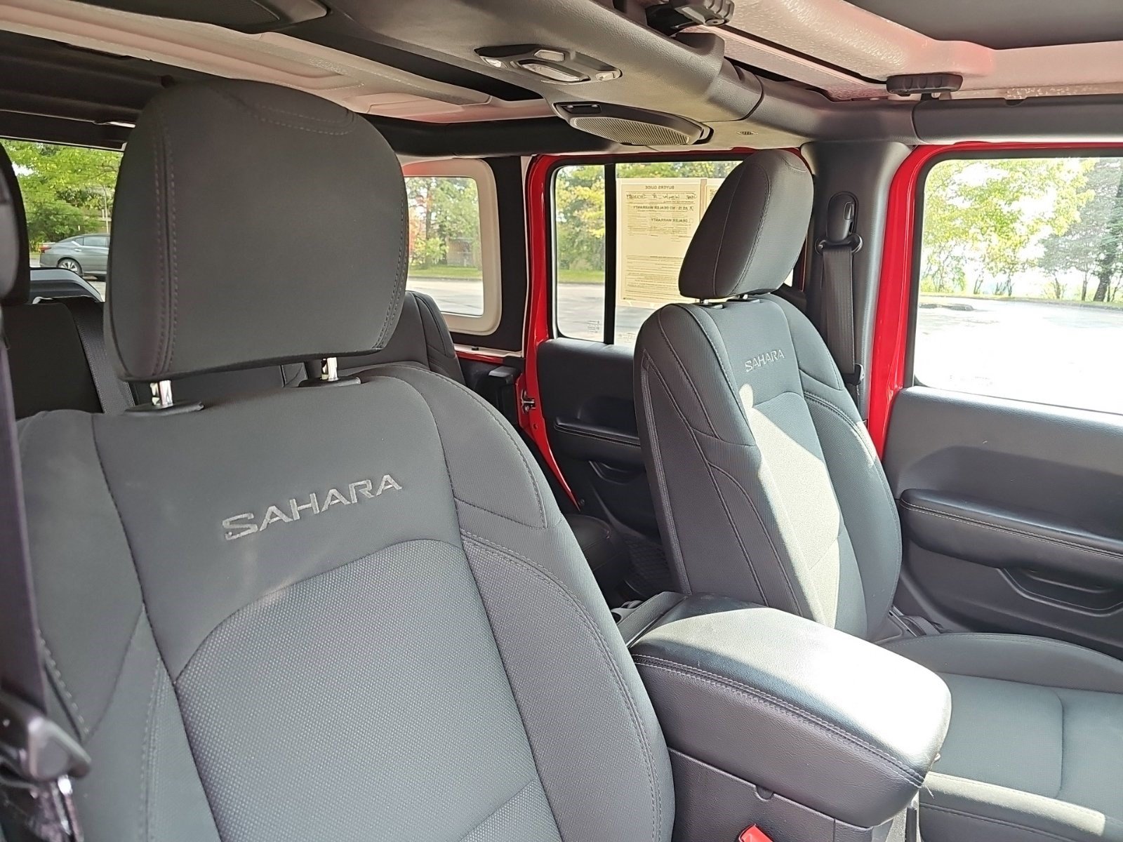 Used 2018 Jeep Wrangler Unlimited Sahara AWD/4WD image 11