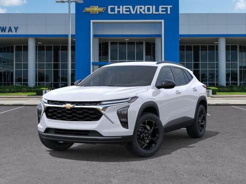 New 2026 Chevrolet Trax LT w/ Midnight Edition FWD image 6