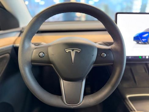 Used 2023 Tesla Model Y Long Range image 21