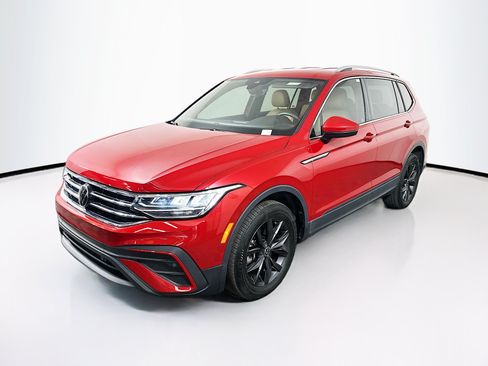 Used 2023 Volkswagen Tiguan SE FWD image 3
