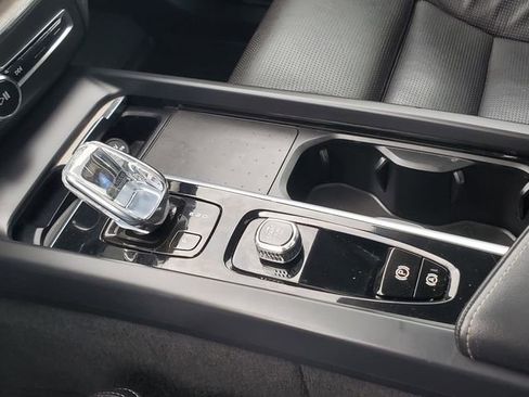 Used 2022 Volvo XC60 B5 Inscription image 26