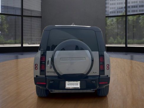 Used 2023 Land Rover Defender 130 X-Dynamic SE image 4