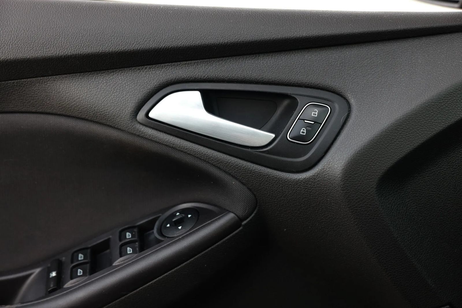 Used 2015 Ford Focus SE w/ SE Sport Package FWD image 42