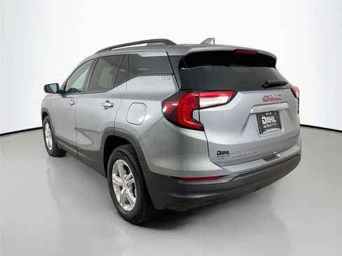 Used 2024 GMC Terrain SLE w/ Driver Convenience Package image 10