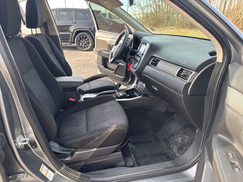 Used 2018 Mitsubishi Outlander ES image 23