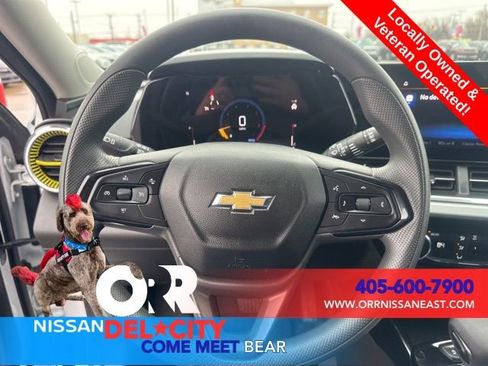 Used 2025 Chevrolet Trax LT FWD image 14