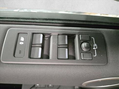 New 2026 Land Rover Discovery S AWD/4WD image 28