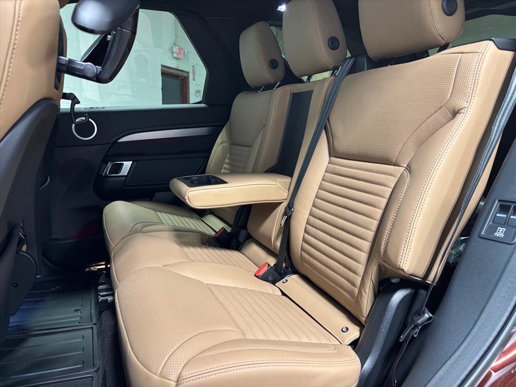 New 2026 Land Rover Discovery Limited Edition AWD/4WD image 25