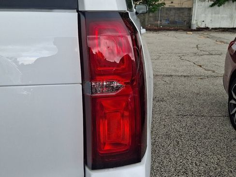Certified 2020 Chevrolet Suburban LT w/ Luxury Package AWD/4WD image 10