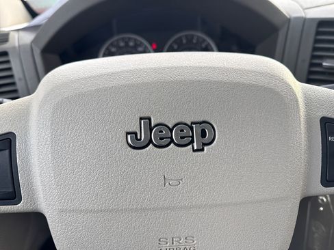 Used 2005 Jeep Grand Cherokee Limited image 25