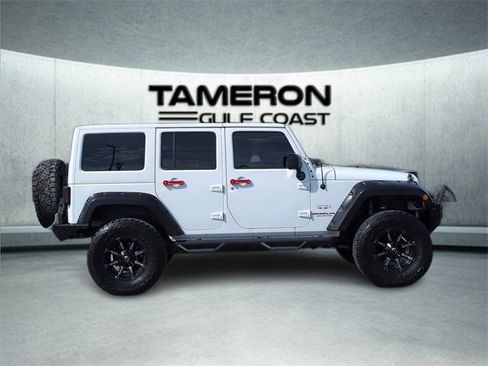 Used 2017 Jeep Wrangler Unlimited Sahara w/ Connectivity Group image 7