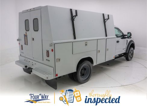 Used 2017 Ford F550 2WD Regular Cab Super Duty image 3