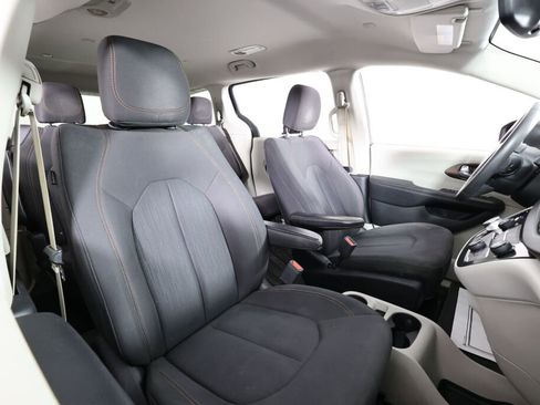 Used 2017 Chrysler Pacifica Touring image 23