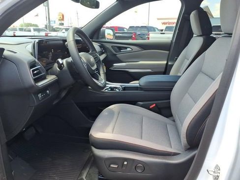 New 2026 Chevrolet Traverse LT w/ LPO, Floor Liner Package FWD image 12