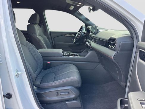 Certified 2025 Honda Pilot Sport image 32